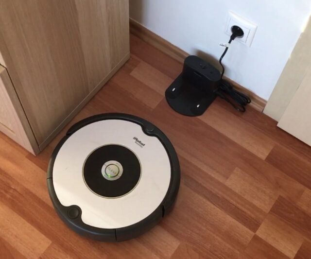 iRobot Roomba 675 зарядка