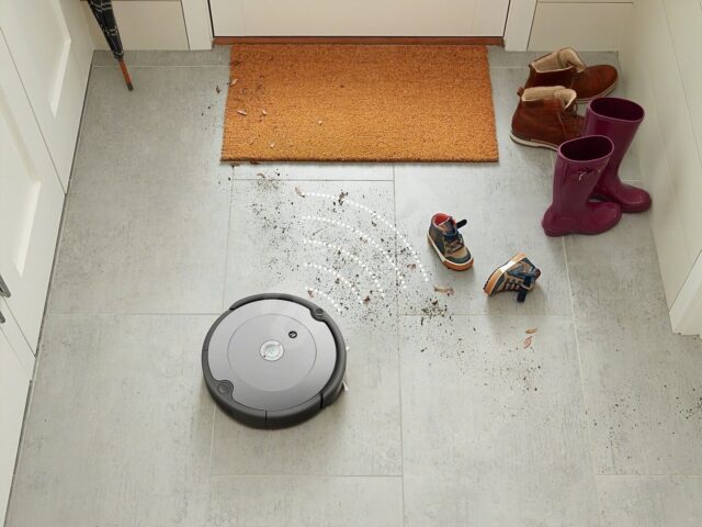 iRobot Roomba 698 уборка мусора